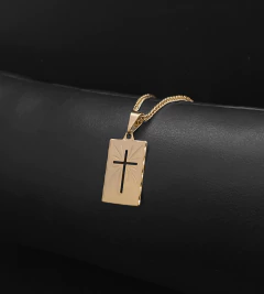 PINGENTE PLACA CRUZ VAZADA - (2x1cm) - Banhado a Ouro 18k