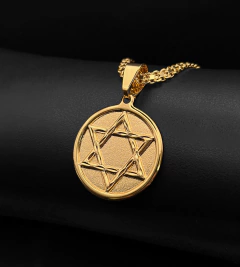 PINGENTE MEDALHA ESTRELA DE DAVI EM RELEVO (3x3cm) - Banhado a Ouro 18k