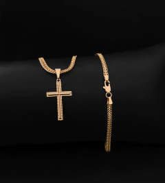 CORRENTE GRUMET LACRAIA (3mm) + PINGENTE CRUZ DETALHADA (2,5x1,5cm)- Banhado a Ouro 18k