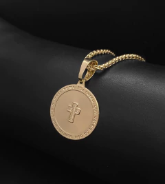 PINGENTE CRUZ REDONDO "PAI NOSSO QUE ESTAIS NO CÉU" - (4x2,5cm) - Banhado a Ouro 18k