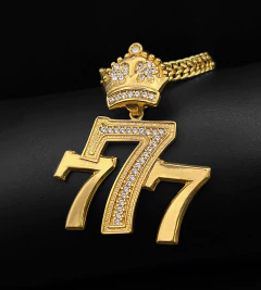 PINGENTE TRÊS SETES CRAVEJADO EM ZIRCÔNIAS (4,5x4cm) - Banhado a Ouro 18k