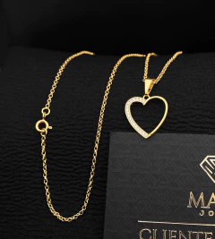 COLAR FEMININO ELO PORTUGUÊS (2mm) + PINGENTE CORAÇÃO CRAVEJADO ZIRCÔNIA VAZADO-Banhado a Ouro 18k