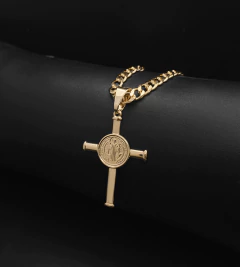 PINGENTE CRUZ SÃO BENTO (3,5x2,5cm) - Banhado a Ouro 18k