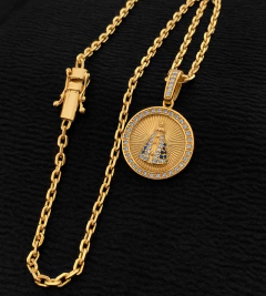 CORRENTE CADEADO (3mm) + PINGENTE MEDALHA NOSSA SENHORA PEQUENO (2,5x2,5cm) - Banhado a Ouro 18k