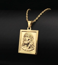 PINGENTE PLACA FACE DE CRISTO EM RELEVO (2,5X2cm) - Banhado a Ouro 18k