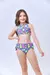 Biquíni cropped infanto juvenil com estampa de estrelas coloridas, modelo para crianças, exibido por uma menina sorridente.