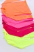 Blusas de proteção UV infantis em várias cores vibrantes, incluindo laranja, rosa e amarelo, dispostas em uma superfície.