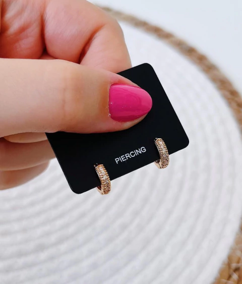 Argola Piercing Cravejada Dourada