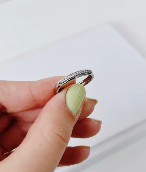 Anel Cravejado Prateado