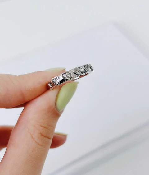 Anel Corações Cravejado Prateado