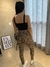 Legging Animal Print com detalhe viés vermelho na internet