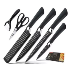 Cuchillos de cocina de cerámica en un set de 6 piezas, incluyendo tijeras y un pelador, con mangos de diseño ergonómico.