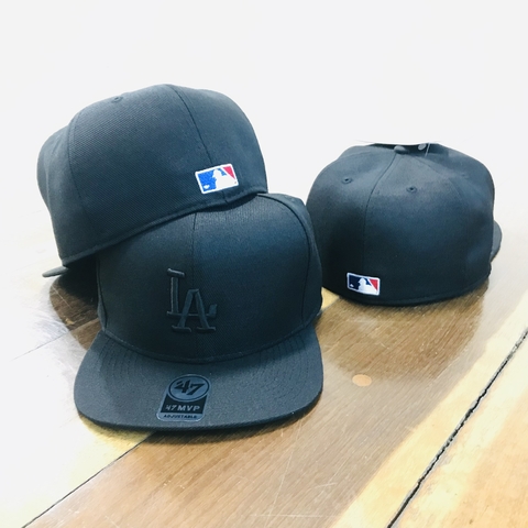 Bone LA Dodgers Aba Reta Fechado Preto / Preto