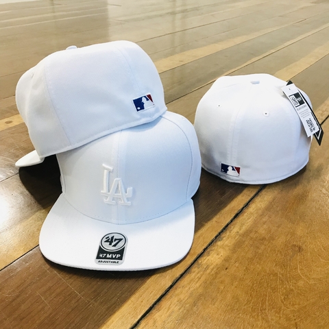 Bone LA Dodgers Aba Reta Fechado Branco / Branco
