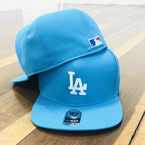 Bone LA Dodgers Aba Reta Fechado Azul Bebê / Branco