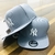 Bone NY Yankees Aba Reta Fechado Cinza / Branco. na internet