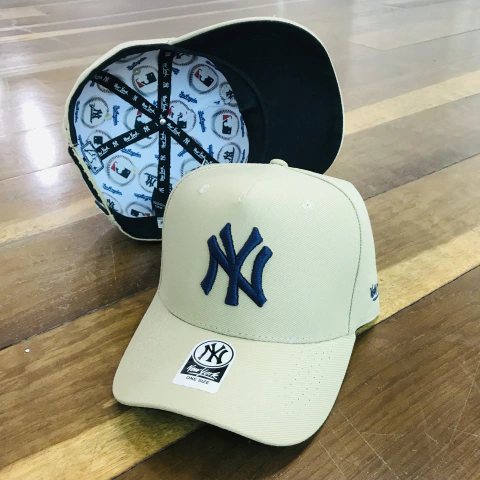 Bone NY Yankees Aba curva Bege/Azul.Marinho Forrado