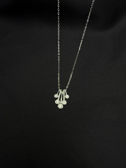 Colar detalhado com zircônia - comprar online