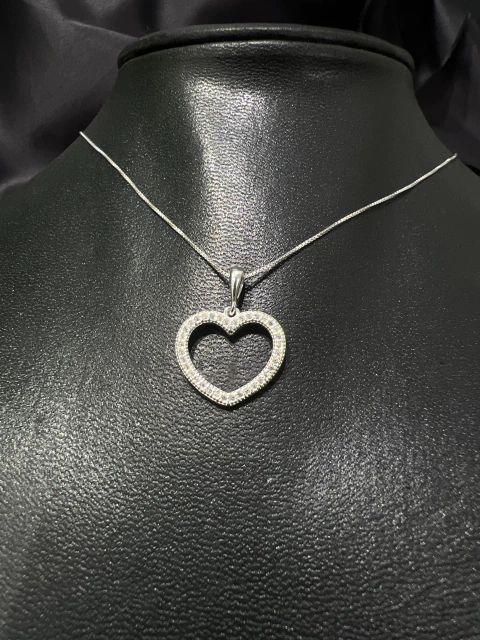 Colar Coração Vazado Cravejado - comprar online