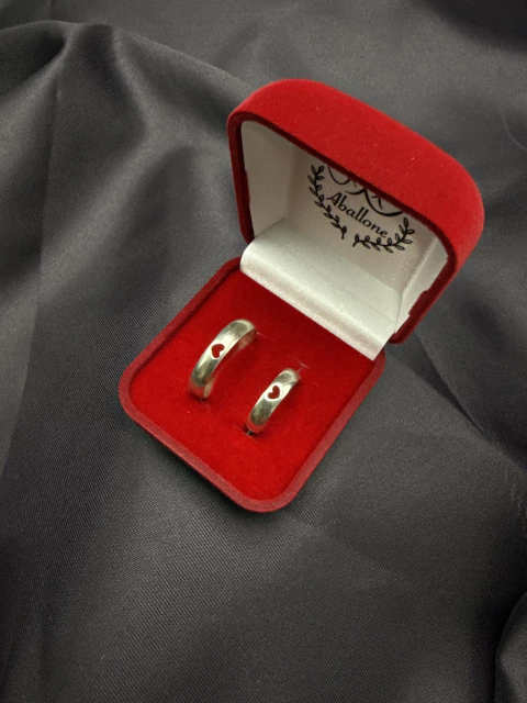 Par de alianças com coração vazado 5mm - comprar online
