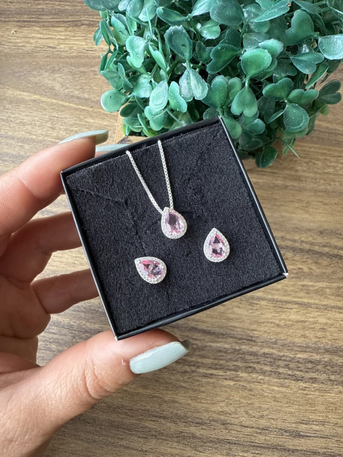 Conjunto cravejado rosa de gota - comprar online