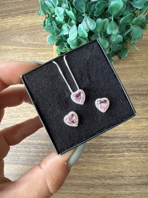 Conjunto cravejado rosa de coração - comprar online