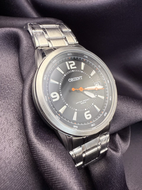 Relógio Orient fundo preto - comprar online