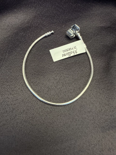 Pulseira para berloques fio médio e fecho quadrado com escrita