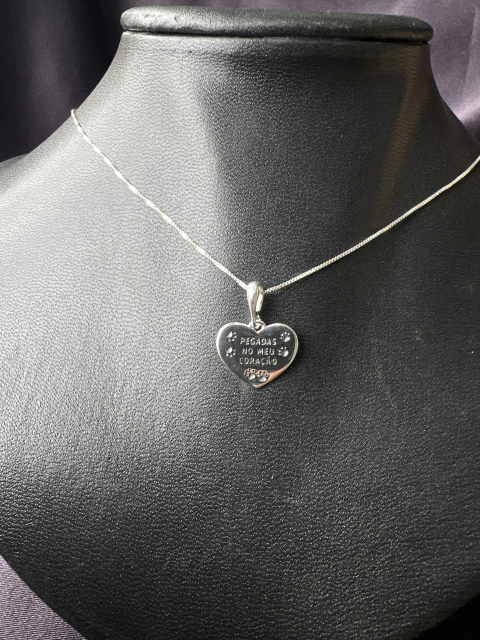 Colar Coração “Pegadas no Meu Coração” - comprar online