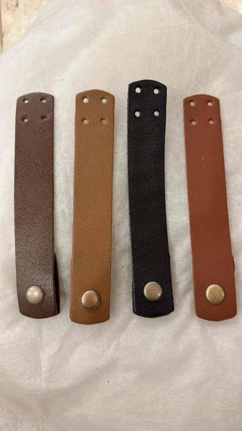 Fecho em couro no ouro velho