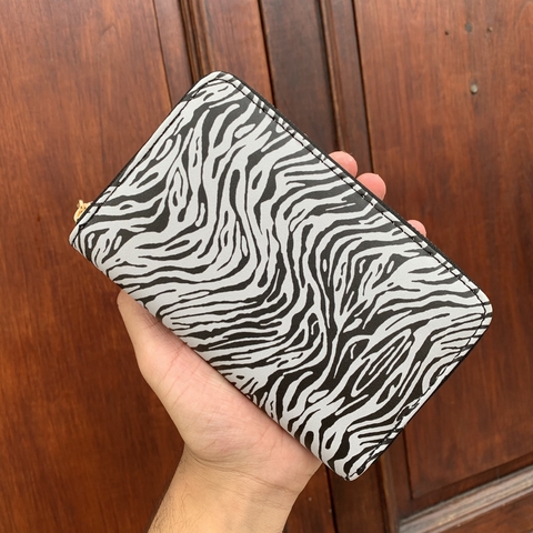 Billetera zebra negra mediana