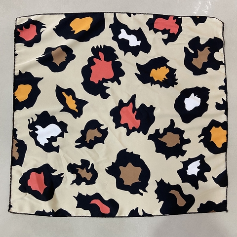 Pañuelo Delfina 50x50