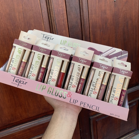 Kit de lip gloss + delineador