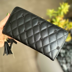 Billetera flor negra mediana pratys