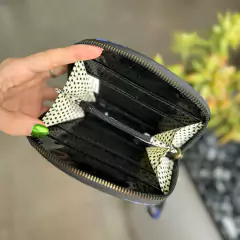 Billetera estampada la chapelle azul y negro - comprar online