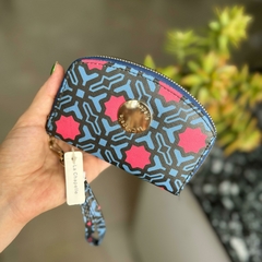 Billetera estampada la chapelle azul y fucsia
