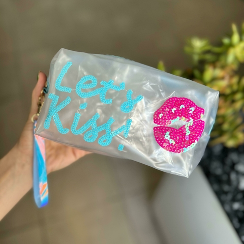 Porta cosmeticos lets kiss / color: celeste