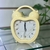 Reloj despertador manzana