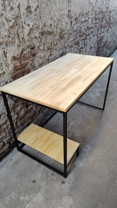 Escritorio Industrial con estante