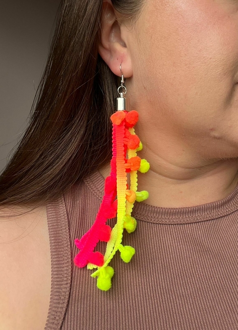 Brinco Pompom Colorido - comprar online