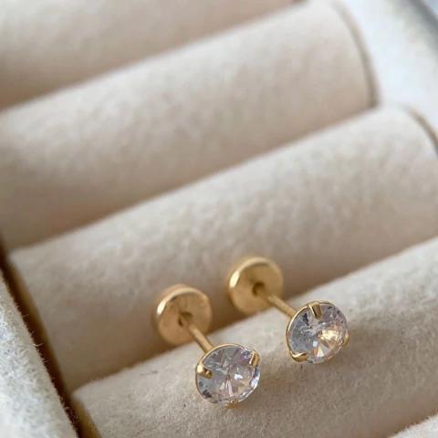 Brinco Segundo furo Ponto de Luz Básico