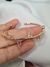 Bracelete de gotas cravejadas com pedras coloridas na internet