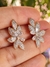 Brinco com fecho argola flor cravejado com zircônias
