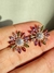 Brinco flor com pétalas em pedras navetes coloridas cravejado com zircônias