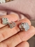 Brinco argola trevo cravejada com zircônias - Santa Clara Semijoias - Elegância e sofisticação em cada detalhe