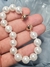 Pulseira com pérolas shell e fecho imã na internet