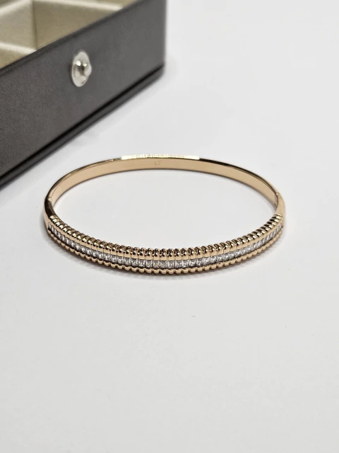 Bracelete com zircônias baguete