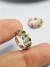 Argola com micro zircônias e gotas verde esmeralda na internet