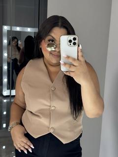 Colete alfaiataria Adriana - Jacqueromodas Plus Size - As Melhores Peças no Plus Size