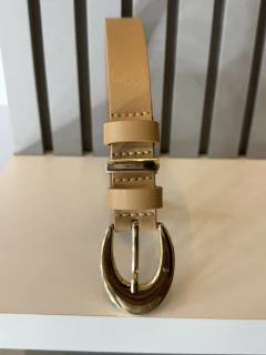 Cinto Oval nude na internet